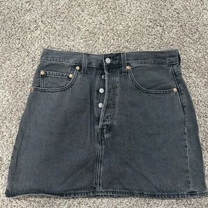 Levi’s, ribcage skirt, size 30, black
